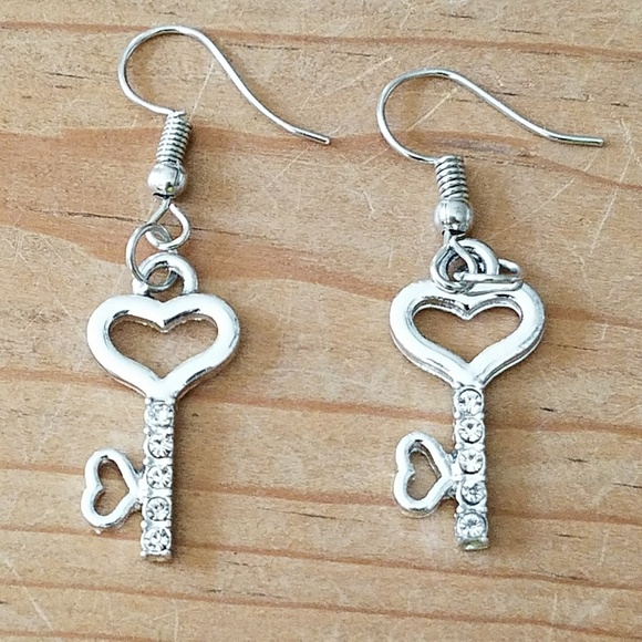 Jewelry - Key to my heart earrings